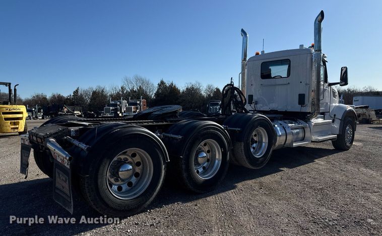 image for item DS3628 2023 Peterbilt 567 semi truck