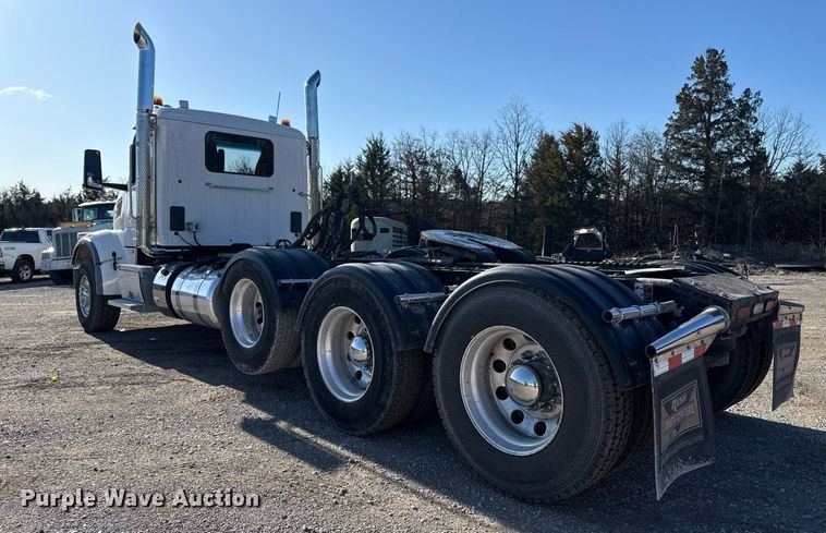 image for item DS3628 2023 Peterbilt 567 semi truck
