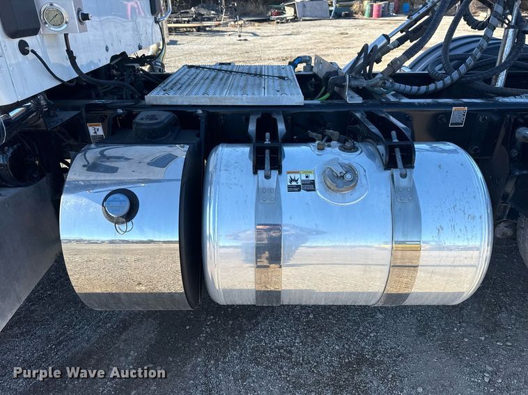 image for item DS3628 2023 Peterbilt 567 semi truck