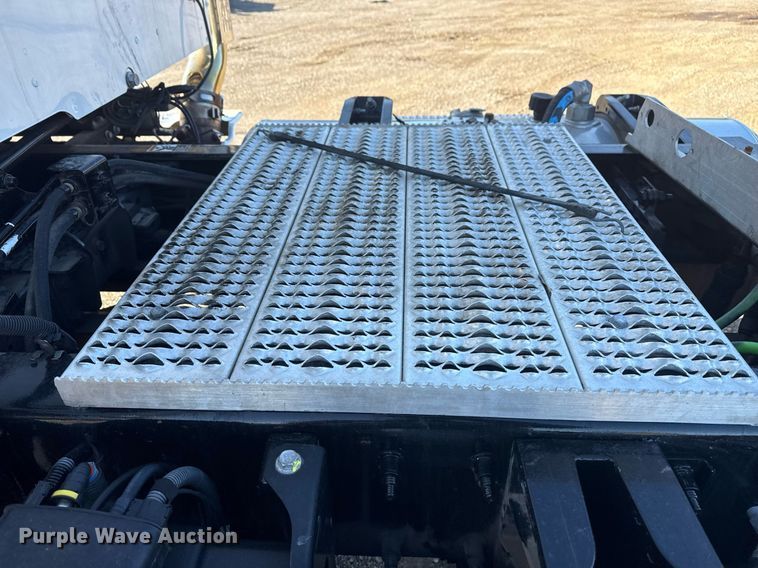 image for item DS3628 2023 Peterbilt 567 semi truck