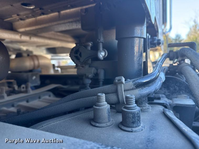 image for item DS3628 2023 Peterbilt 567 semi truck