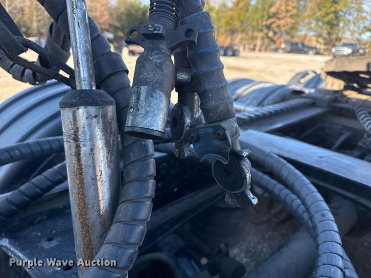 image for item DS3628 2023 Peterbilt 567 semi truck