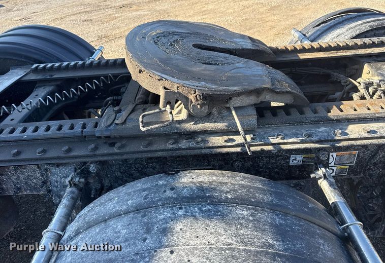 image for item DS3628 2023 Peterbilt 567 semi truck