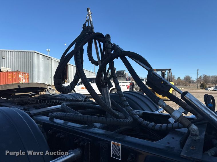 image for item DS3628 2023 Peterbilt 567 semi truck