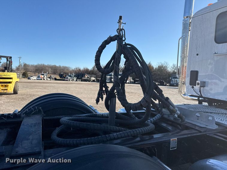 image for item DS3628 2023 Peterbilt 567 semi truck