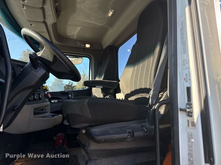 image for item DS3628 2023 Peterbilt 567 semi truck