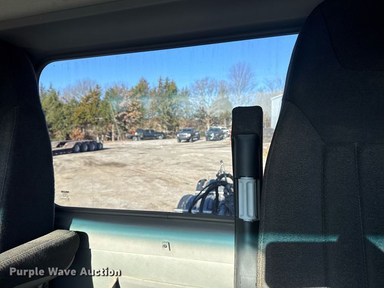 image for item DS3628 2023 Peterbilt 567 semi truck