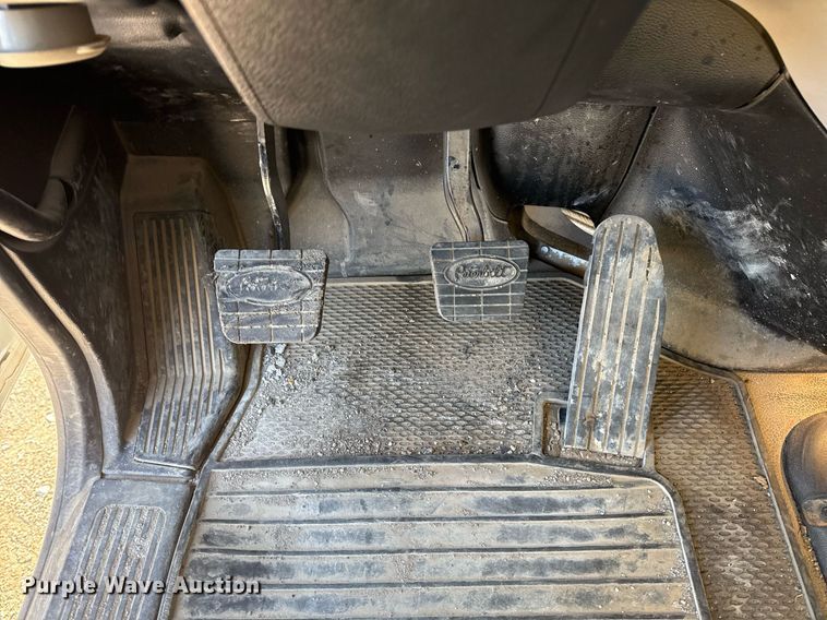 image for item DS3628 2023 Peterbilt 567 semi truck