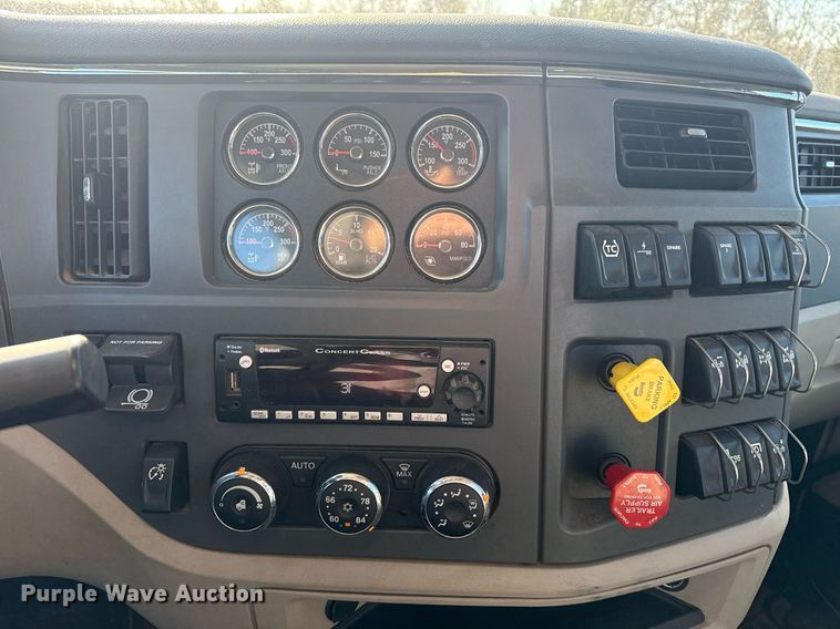 image for item DS3628 2023 Peterbilt 567 semi truck