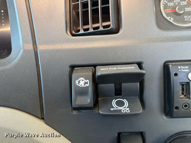 image for item DS3628 2023 Peterbilt 567 semi truck