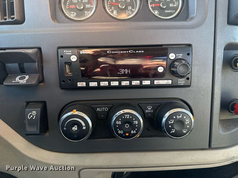 image for item DS3628 2023 Peterbilt 567 semi truck