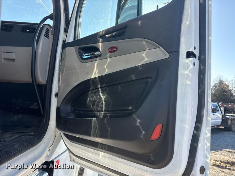 image for item DS3628 2023 Peterbilt 567 semi truck