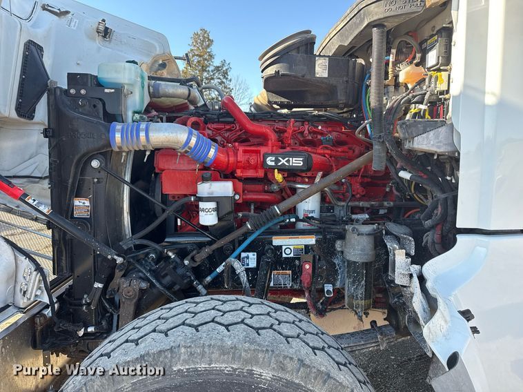 image for item DS3628 2023 Peterbilt 567 semi truck