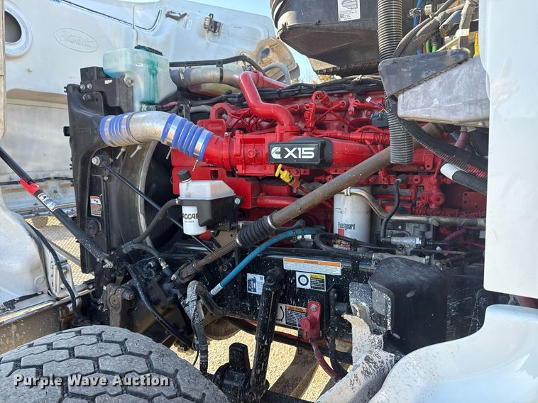 image for item DS3628 2023 Peterbilt 567 semi truck