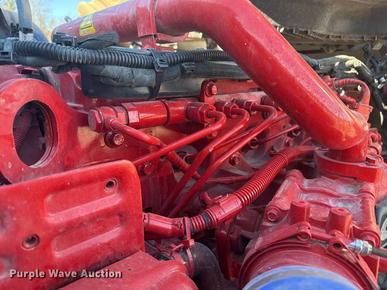 image for item DS3628 2023 Peterbilt 567 semi truck