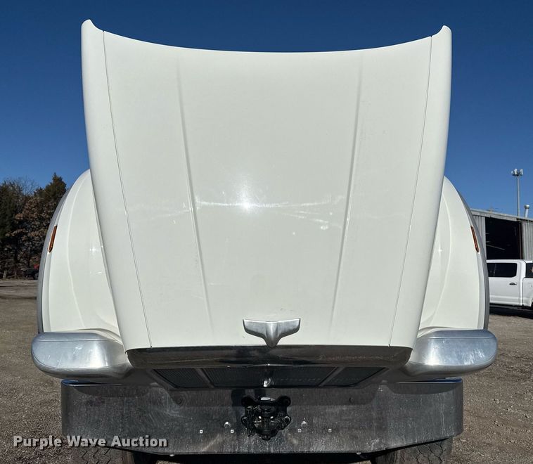 image for item DS3628 2023 Peterbilt 567 semi truck