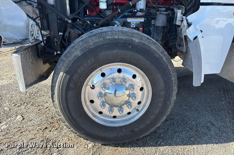 image for item DS3628 2023 Peterbilt 567 semi truck