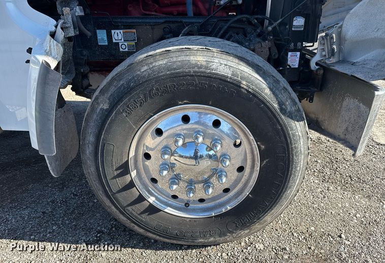 image for item DS3628 2023 Peterbilt 567 semi truck