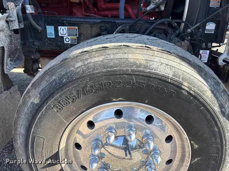 image for item DS3628 2023 Peterbilt 567 semi truck