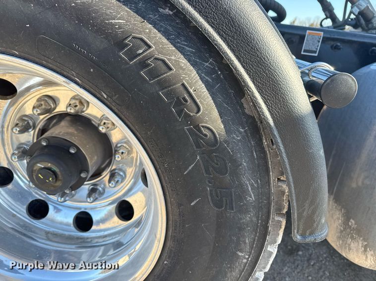 image for item DS3628 2023 Peterbilt 567 semi truck