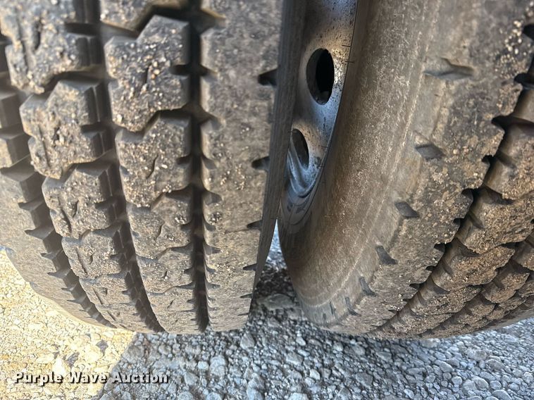 image for item DS3628 2023 Peterbilt 567 semi truck