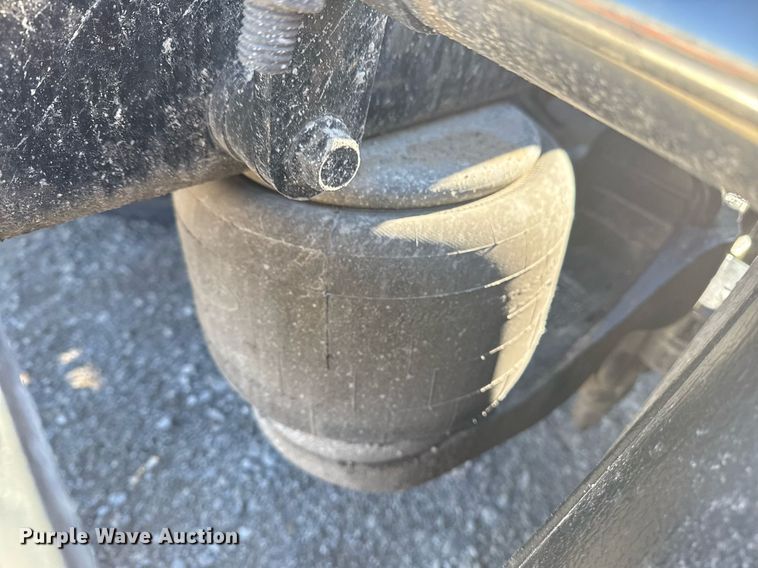 image for item DS3628 2023 Peterbilt 567 semi truck