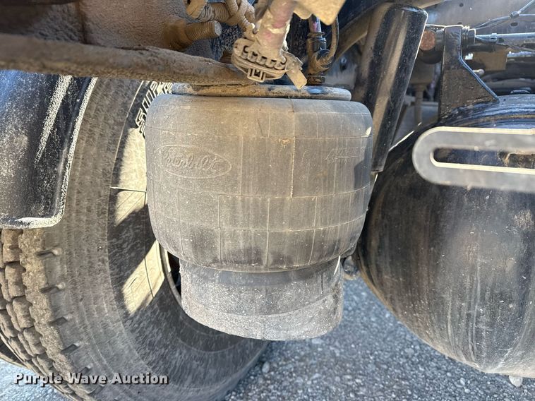 image for item DS3628 2023 Peterbilt 567 semi truck