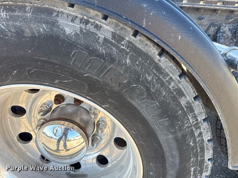 image for item DS3628 2023 Peterbilt 567 semi truck