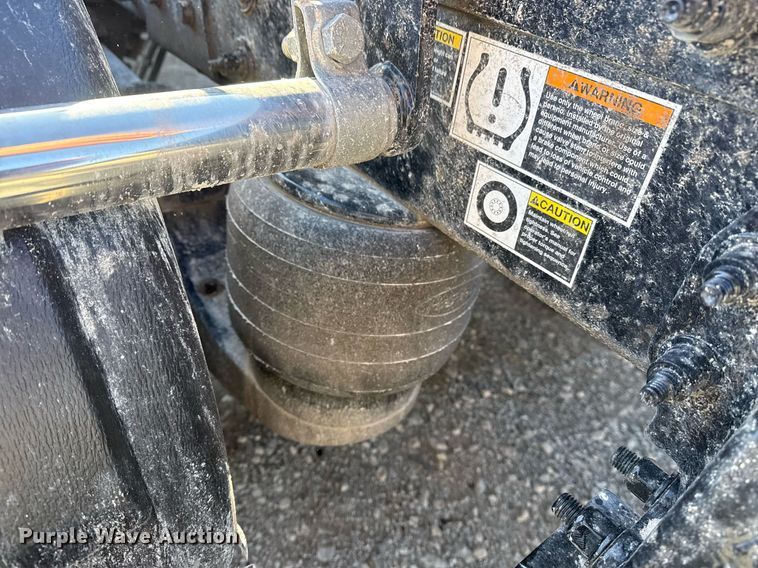 image for item DS3628 2023 Peterbilt 567 semi truck