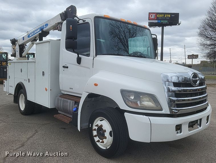 image for item DS5338 2018 Hino 268 utility / service truck