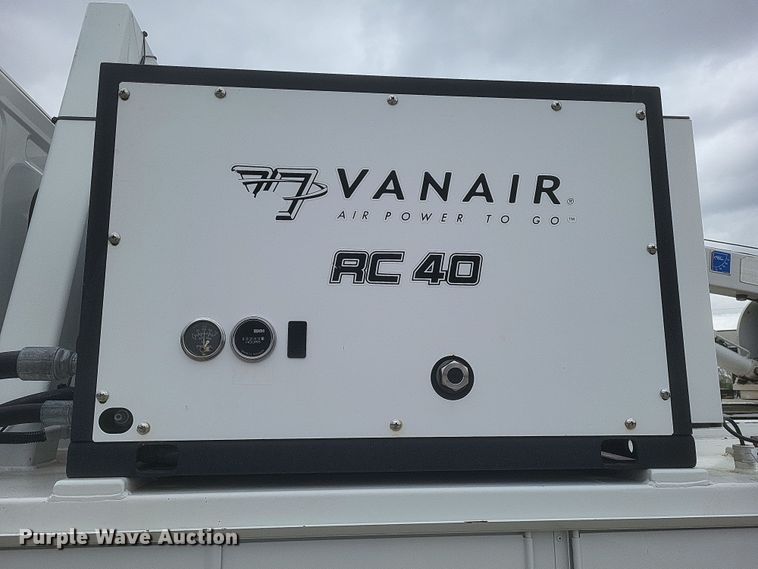 image for item DS5338 2018 Hino 268 utility / service truck