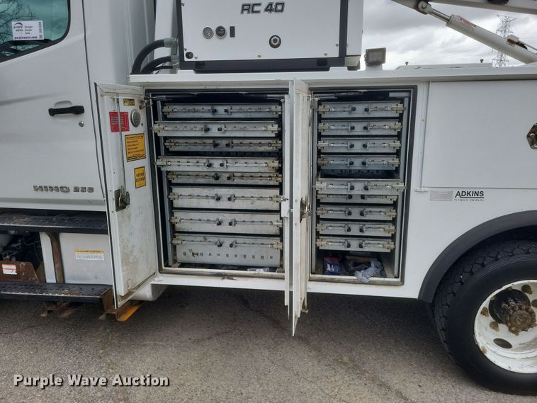 image for item DS5338 2018 Hino 268 utility / service truck