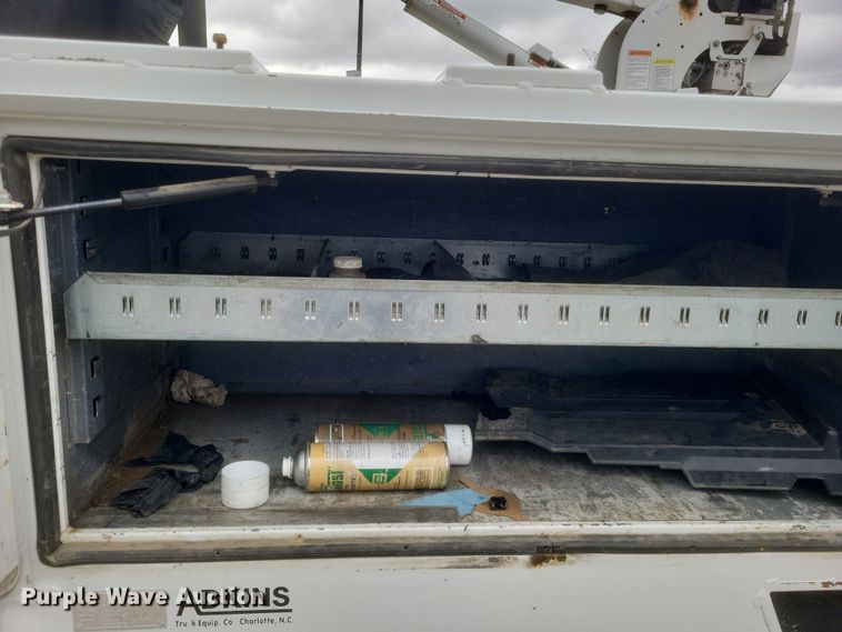 image for item DS5338 2018 Hino 268 utility / service truck