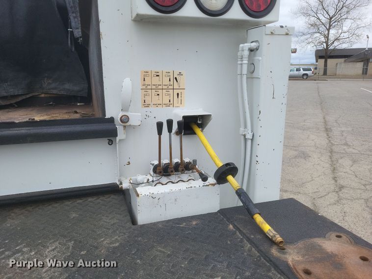 image for item DS5338 2018 Hino 268 utility / service truck