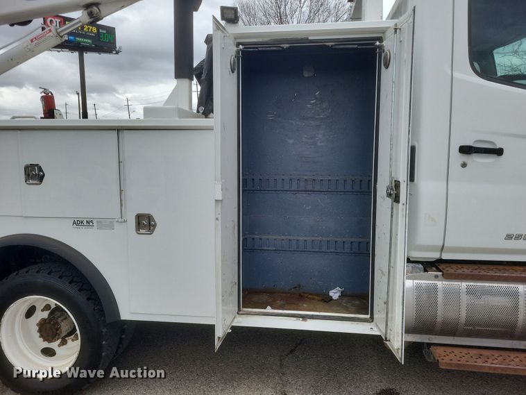 image for item DS5338 2018 Hino 268 utility / service truck