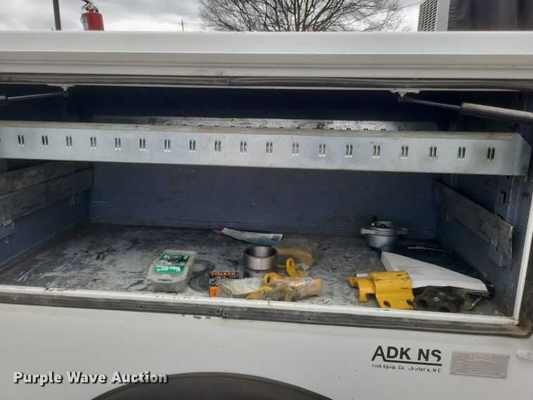 image for item DS5338 2018 Hino 268 utility / service truck