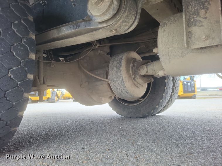 image for item DS5338 2018 Hino 268 utility / service truck