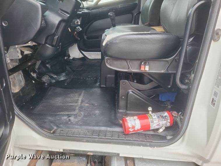 image for item DS5338 2018 Hino 268 utility / service truck