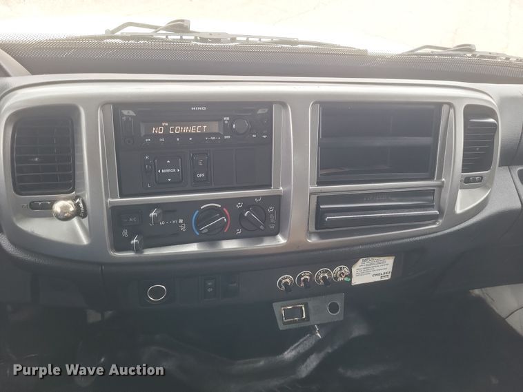 image for item DS5338 2018 Hino 268 utility / service truck