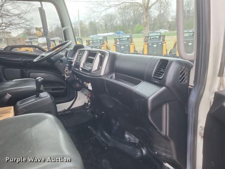 image for item DS5338 2018 Hino 268 utility / service truck