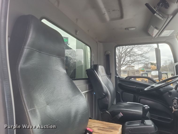 image for item DS5338 2018 Hino 268 utility / service truck