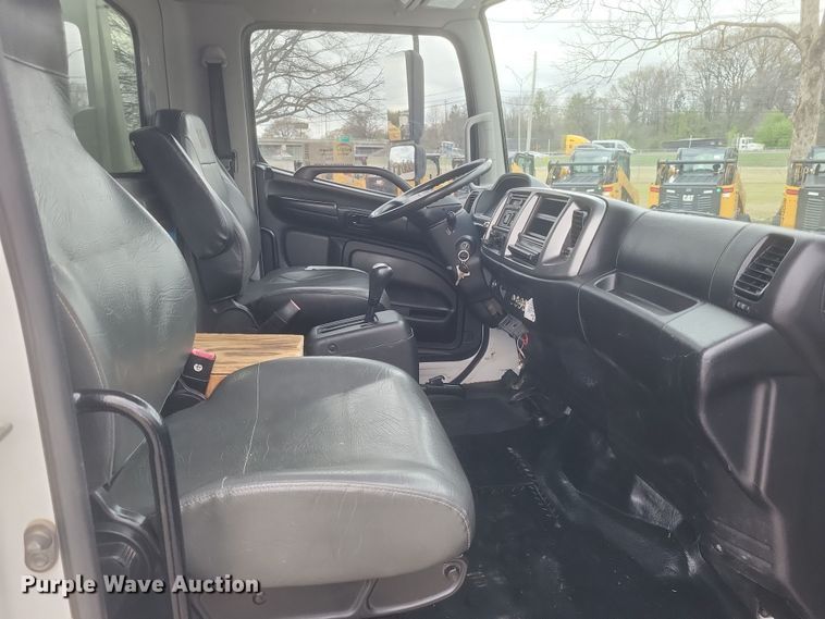 image for item DS5338 2018 Hino 268 utility / service truck