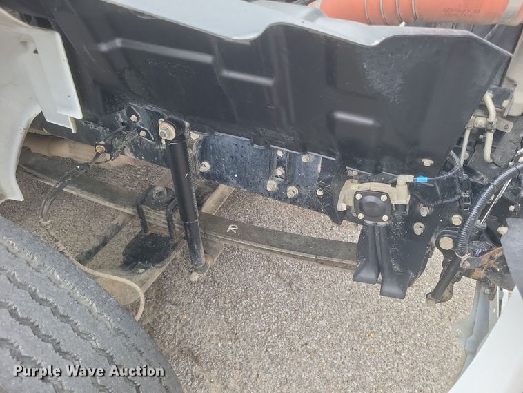 image for item DS5338 2018 Hino 268 utility / service truck