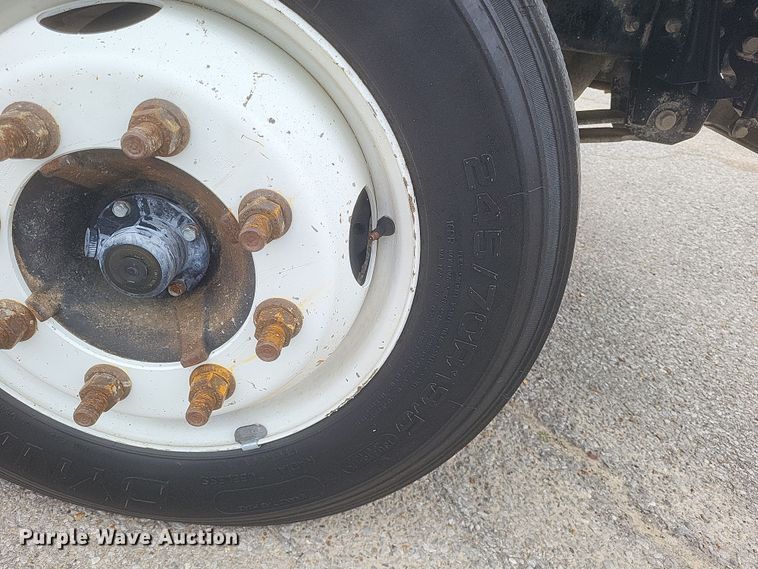 image for item DS5338 2018 Hino 268 utility / service truck