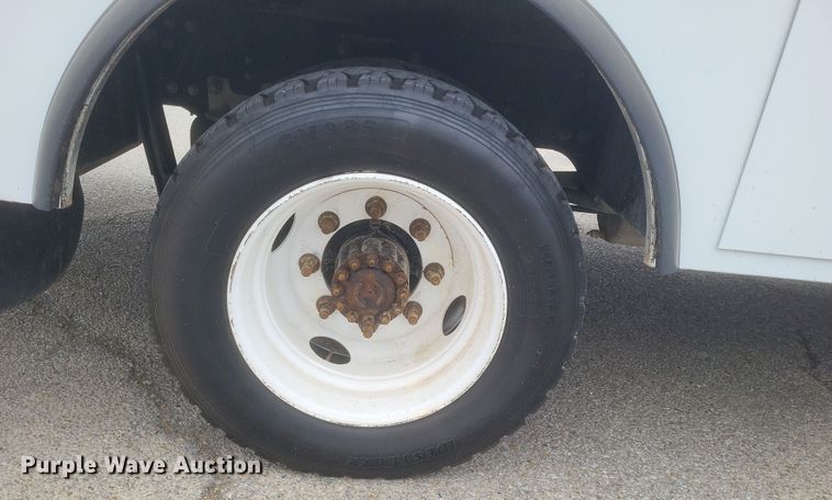 image for item DS5338 2018 Hino 268 utility / service truck