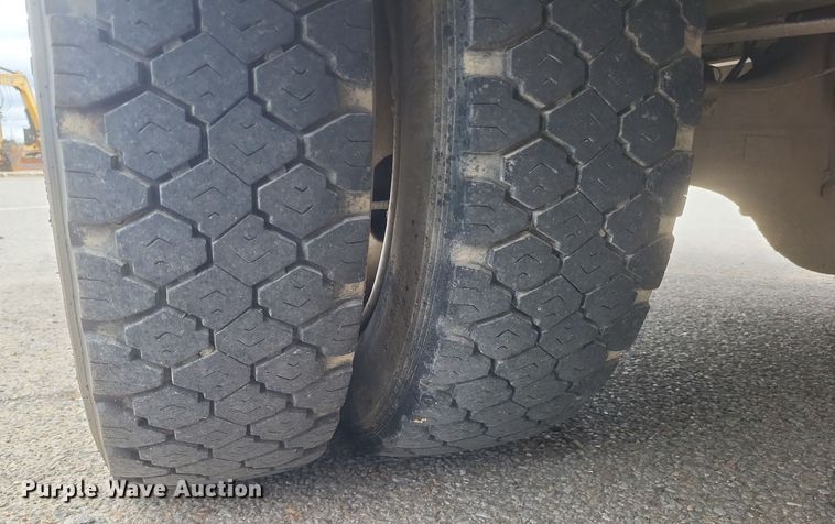 image for item DS5338 2018 Hino 268 utility / service truck