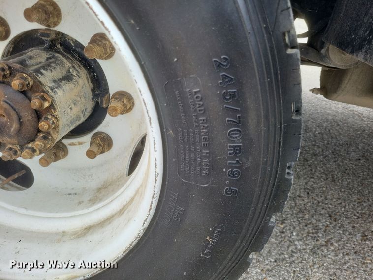 image for item DS5338 2018 Hino 268 utility / service truck