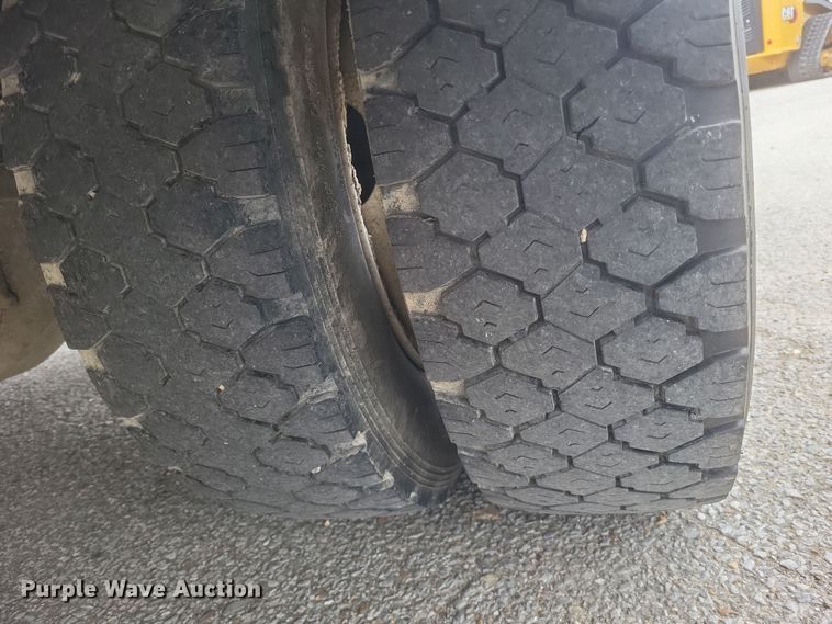 image for item DS5338 2018 Hino 268 utility / service truck