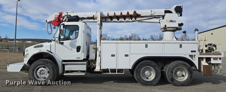 image for item DS5344 2008 Freightliner Business Class M2 digger derrick truck