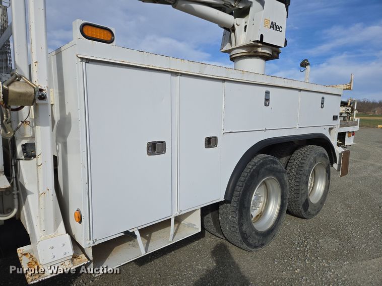 image for item DS5344 2008 Freightliner Business Class M2 digger derrick truck